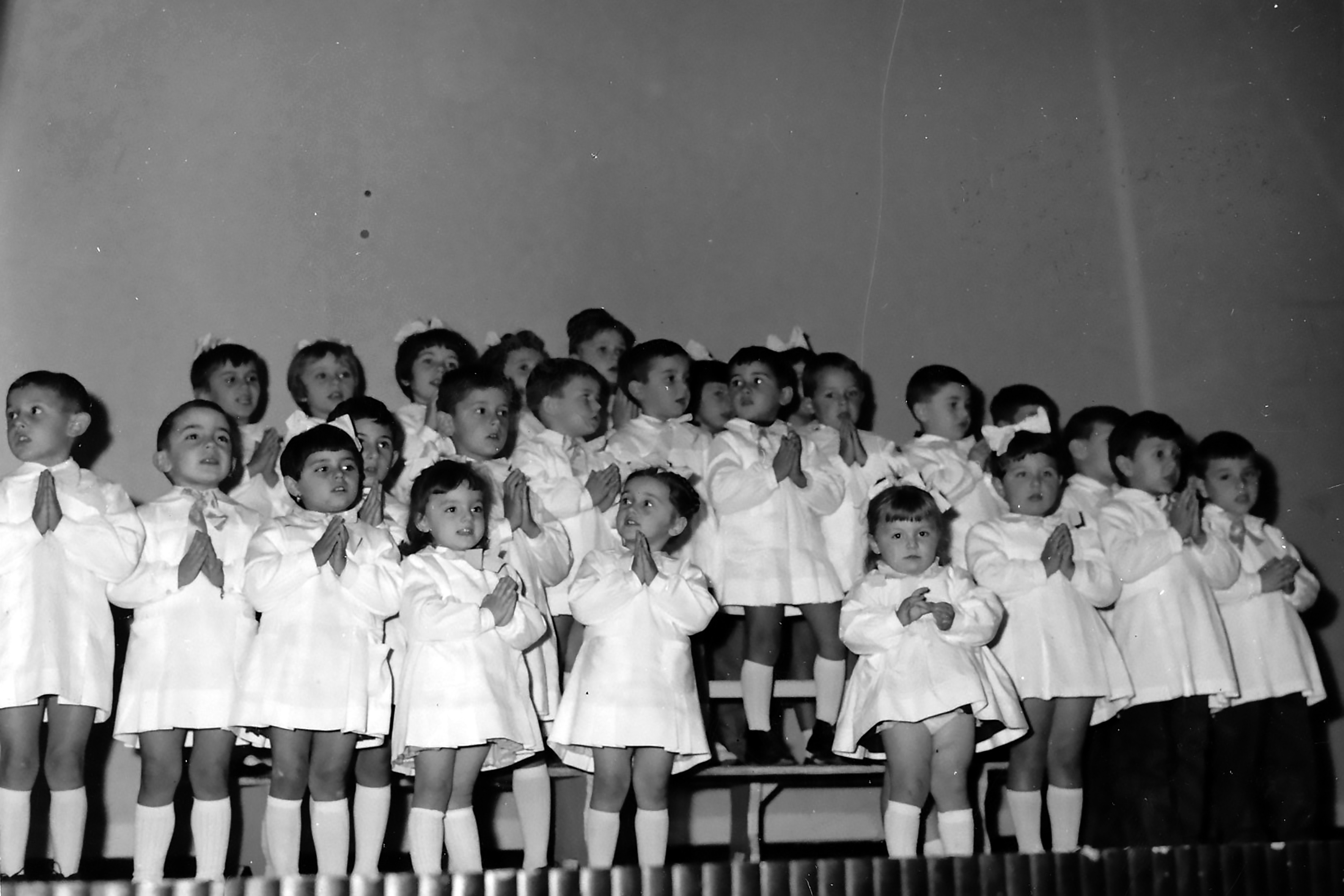 Recita con bambini. 1962