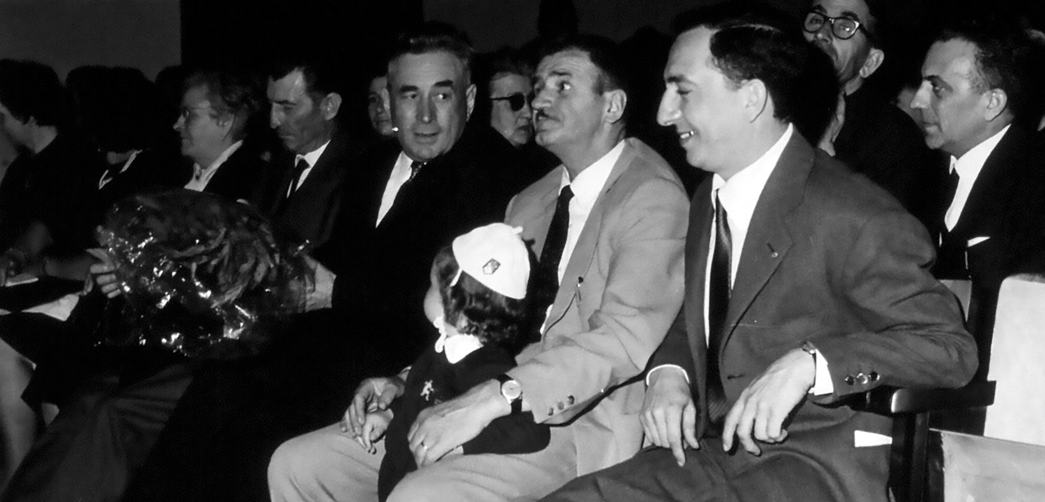 Spettatori al Topo Nero. Sindaco Guglielmetti. 1964